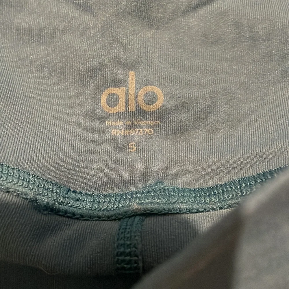 ALO yoga pants - Picture 3 of 3